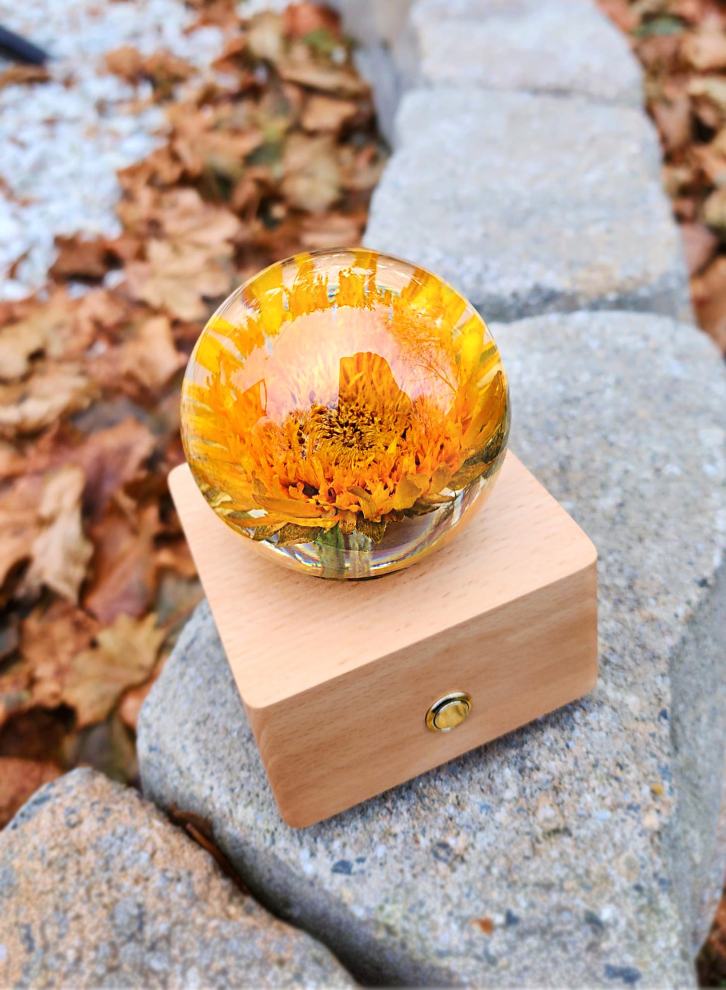 Sunflower Flower Bluetooth Speaker Crystal Ball - （Natural Preserved Flower)