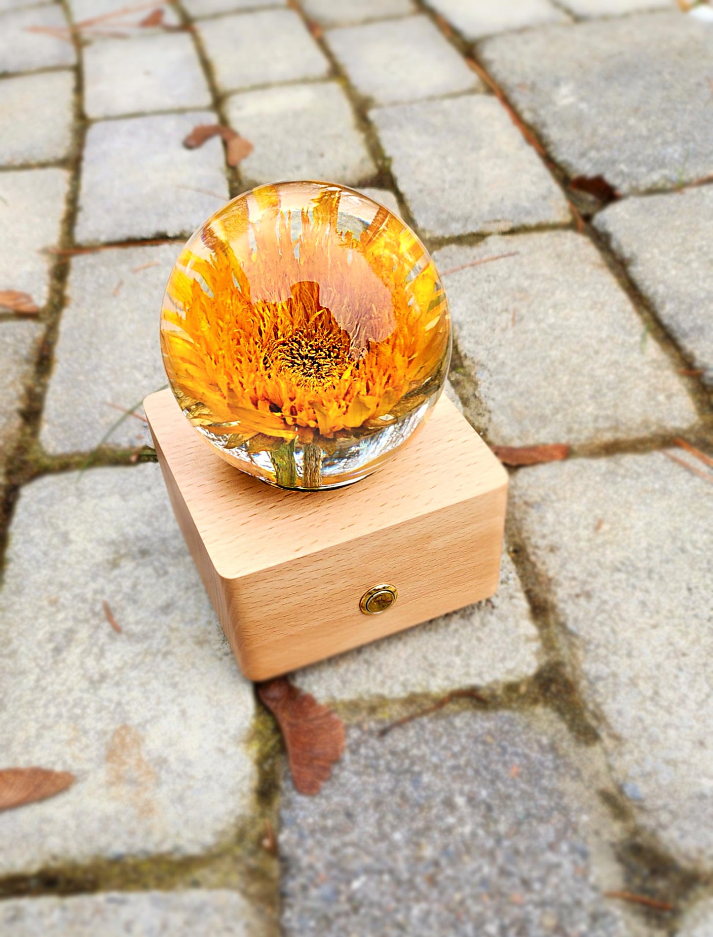 Sunflower Flower Bluetooth Speaker Crystal Ball - （Natural Preserved Flower)